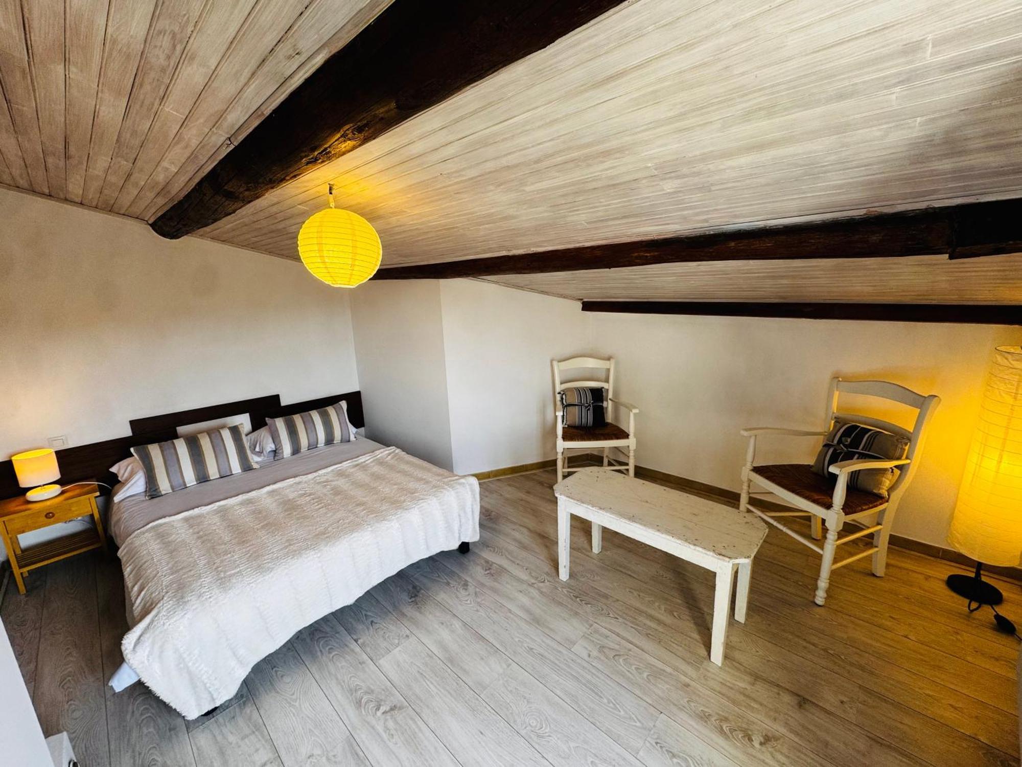 Gite La Bastide De La Loge Au Pied Du Mont Ventoux 萨路特德沃克吕兹 客房 照片